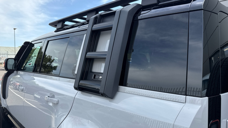 Land Rover Defender 3.0 D350 X-Dynamic HSE 110 5dr Auto Diesel Estate